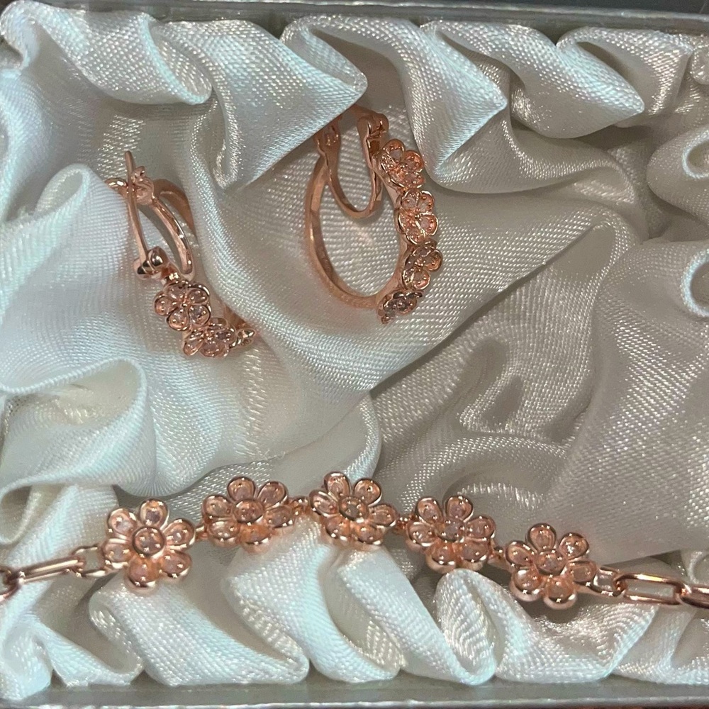 rose bracelet with pink diamond matching necklace and hoops